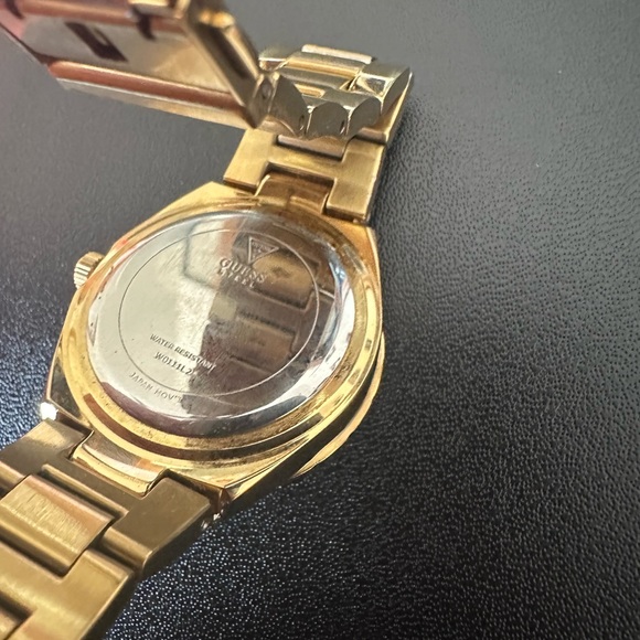 Gold guess watch - Picture 4 of 7